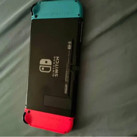 Nintendo switch game blue and red looking new - Picture 4 of 5